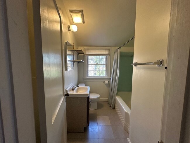 Building Photo - 314 Langhorne Ln