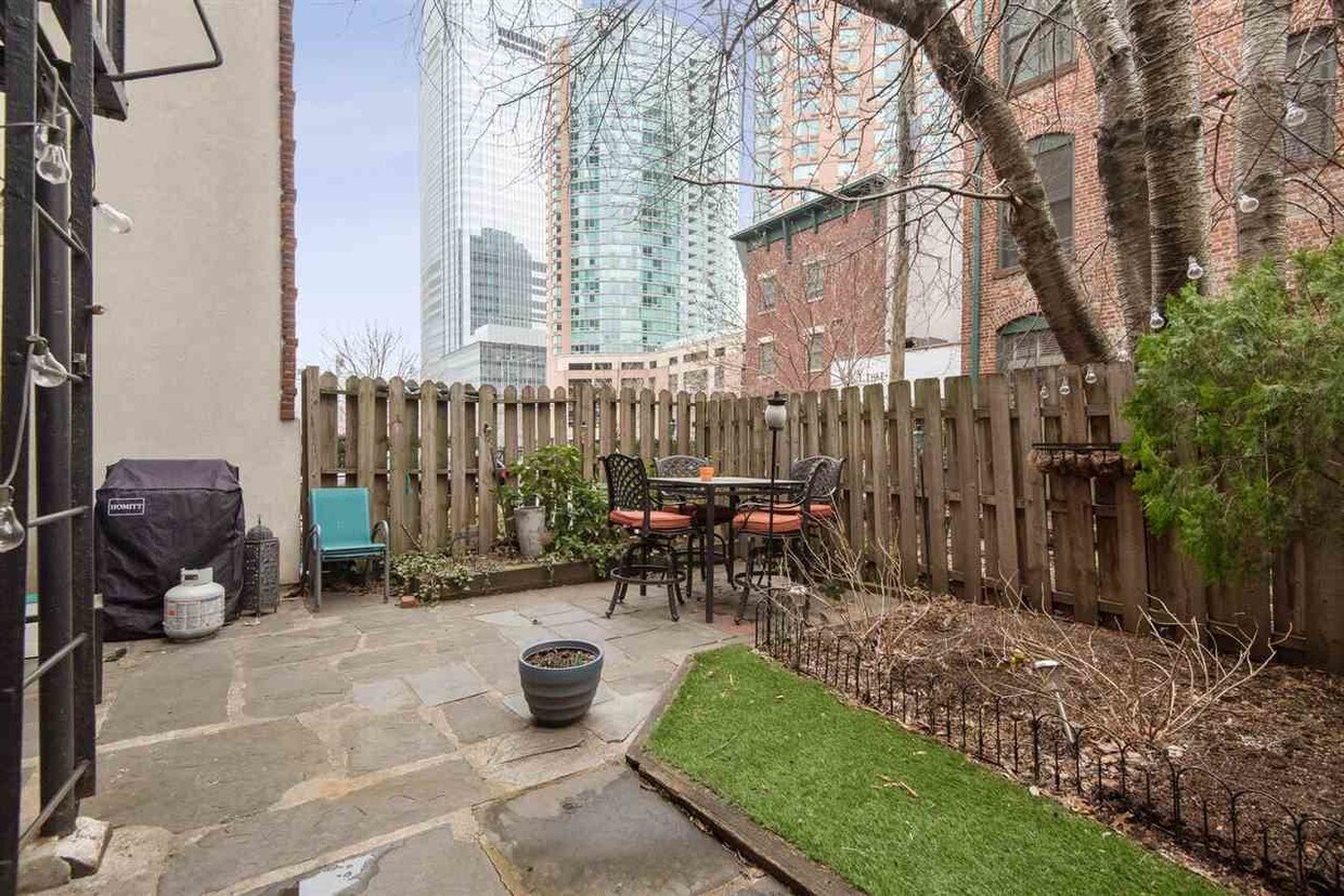 Primary Photo - 65 Sussex St