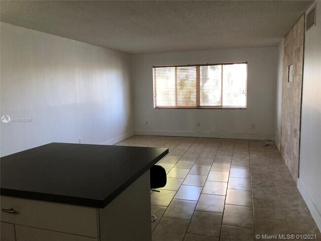 Building Photo - 14850 Naranja Lakes Blvd
