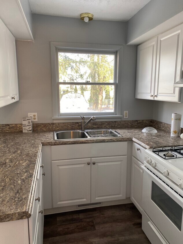 Foto principal - 221 W Elm St