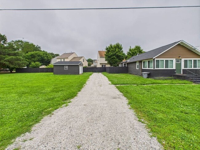Building Photo - Beautiful 3 Bedroom 2 Bathroom 1 car Garag...