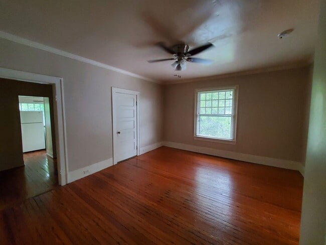 Building Photo - 320 S Mendenhall St