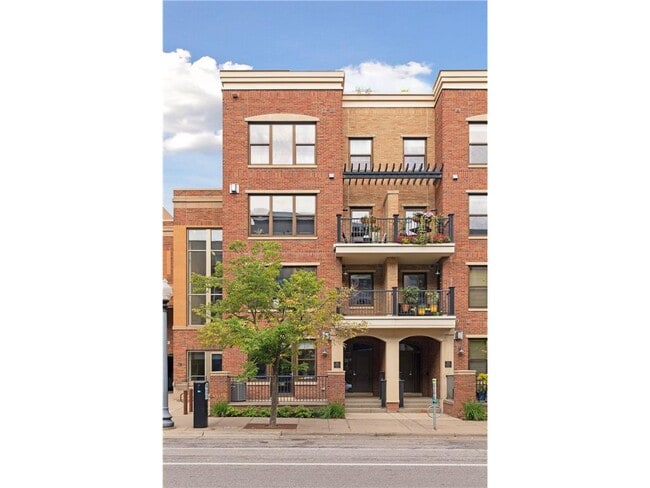Building Photo - 216 Portland Ave
