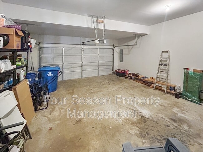 Building Photo - 14020 Seneca Ridge Dr