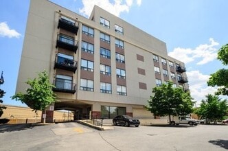 Building Photo - 2451 W Howard St