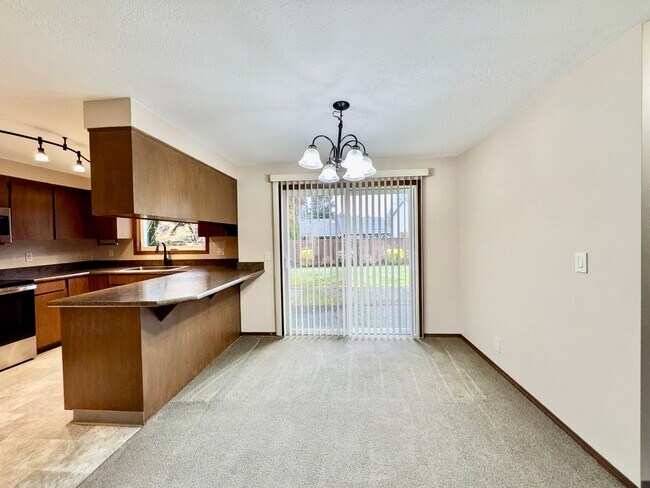 Building Photo - Discover This Charming Home in Wilsonville.