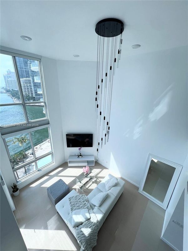 Foto del edificio - 300 S Biscayne Blvd