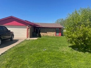 Building Photo - 6049 SW Atterbury Dr