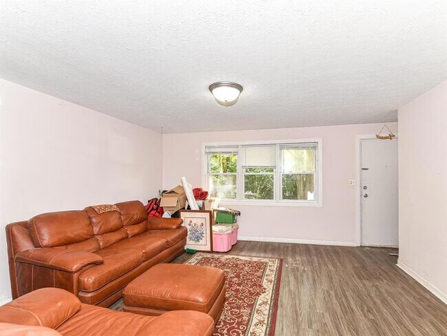 Foto del edificio - 636 E 108th St
