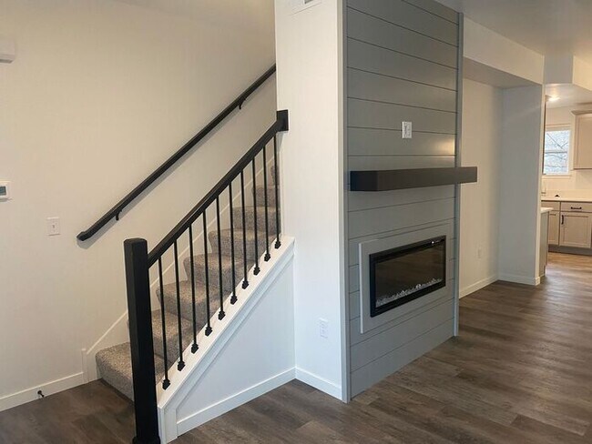 Foto del edificio - $2,300 | 3 Bedroom, 2.5 Bathroom Townhome | Pets Negotiable* | Available for an August 1st, 2026 ...