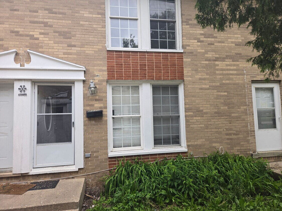 Building Photo - 2110 Hebron Ave