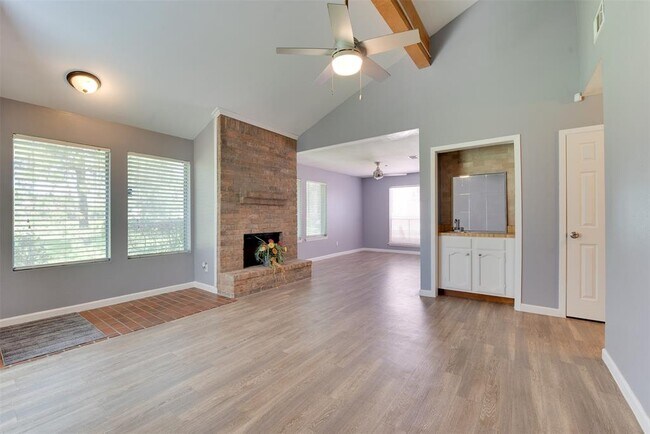 Building Photo - 7811 Bateman Ln