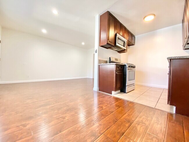 Foto del edificio - 16215 Vanowen St