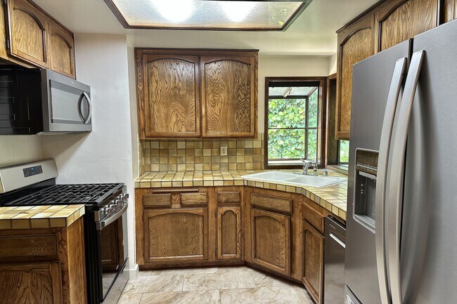 Foto del edificio - 4608 Saloma Ave