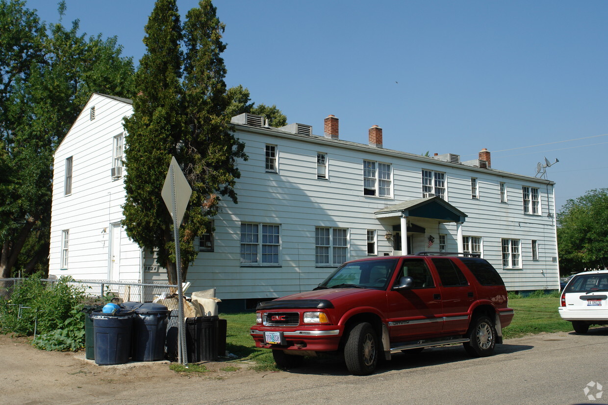Building Photo - BACON APTS