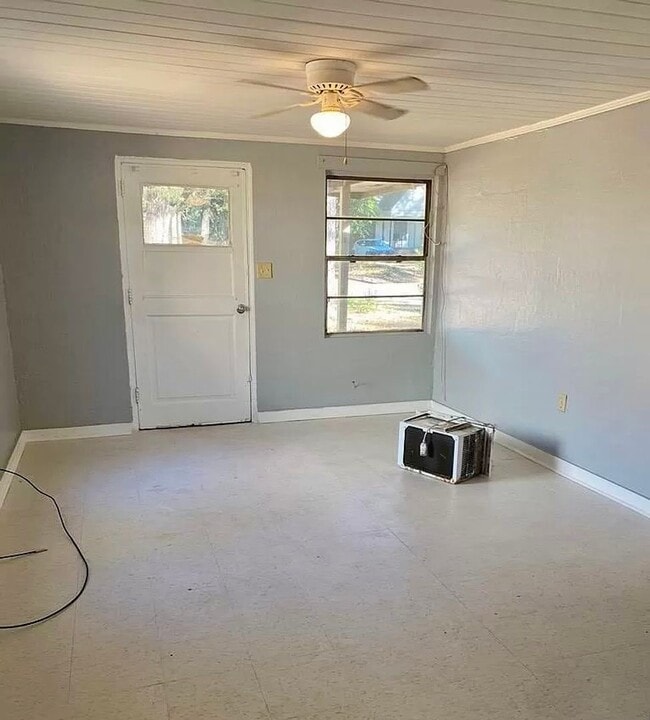 Foto del edificio - 1210 Gillespie Ave