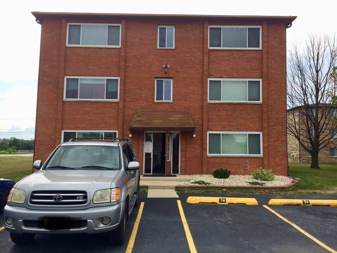 14004 Char Ln, Crestwood, IL 60445 Apartments in Crestwood, IL