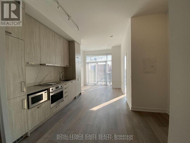 Building Photo - 10 Honeycrisp Cres