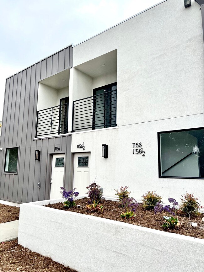 Foto del edificio - 1156 W 38th St