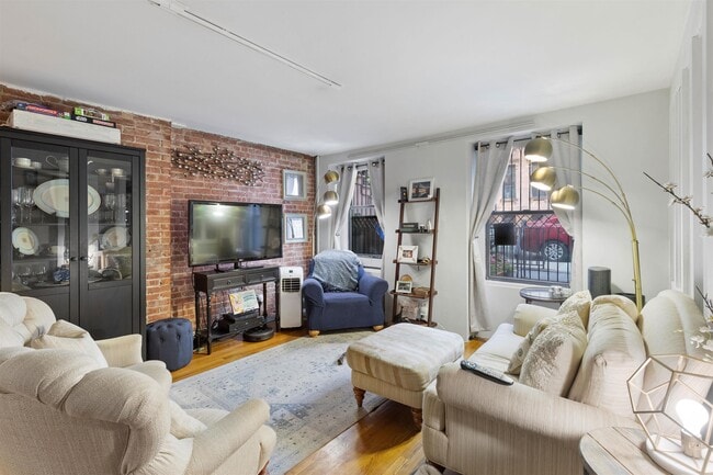 Foto del edificio - 1115 Bloomfield St