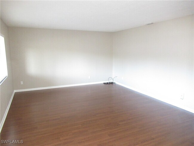 Foto del edificio - 4605 Bayshore Dr