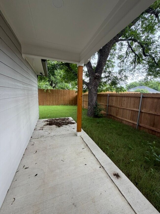 Foto del edificio - 305 Live Oak St