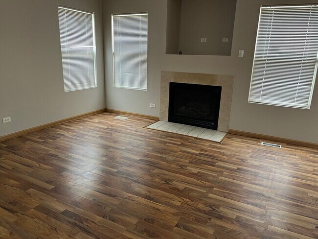 Building Photo - 6324 Pond View Dr