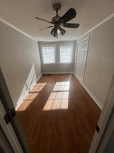 Building Photo - 204 Greenview Dr