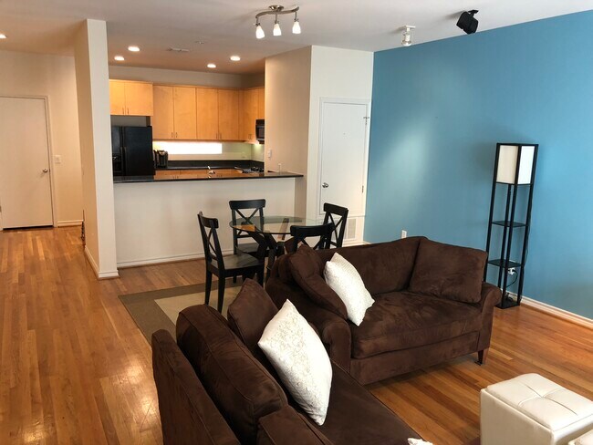 Kitchen Countertop seating - 3250 Cambrick St