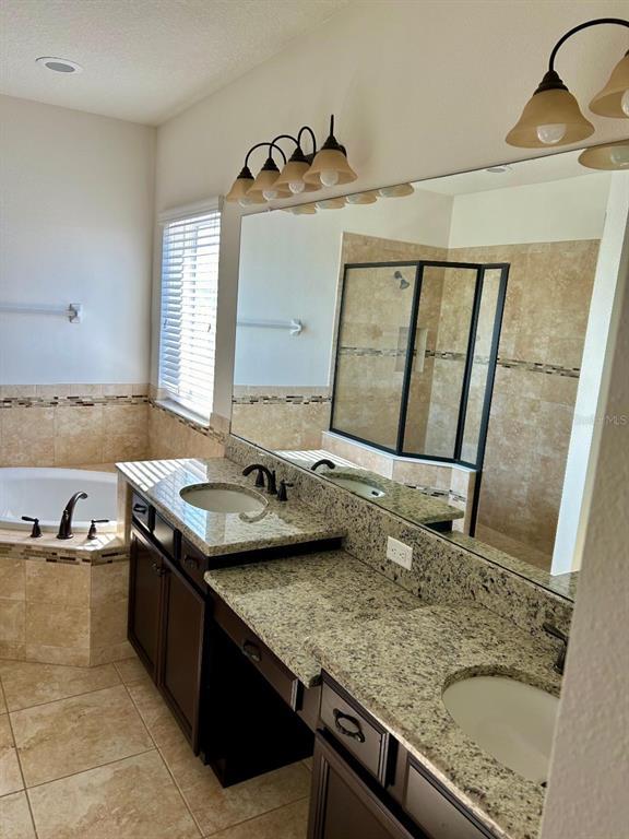 Building Photo - 8818 Tropical Palm Dr