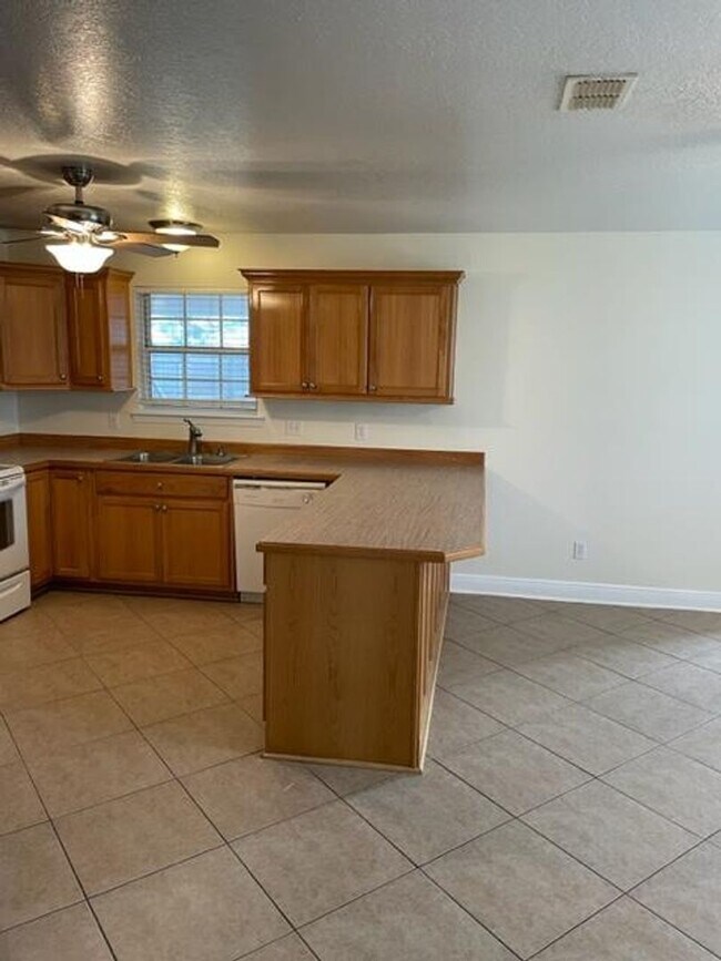 Foto del edificio - CUTE HOME in a GREAT LOCATION!! 3 Bedroom ...