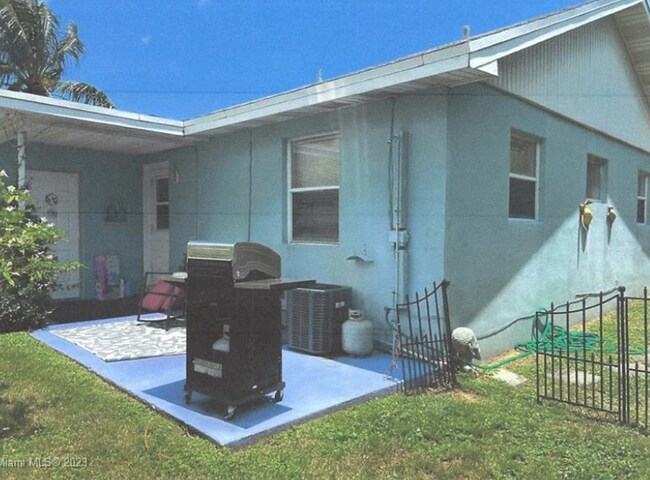 Foto del edificio - 13873 Oleander Ave