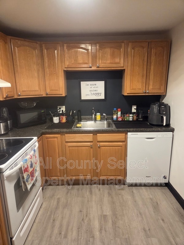 Building Photo - 14 Woodman Way