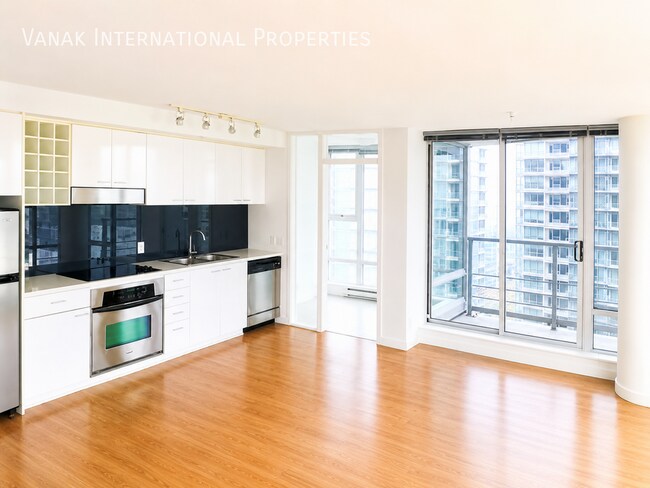 Building Photo - 2 Bed + Den + Solarium | 2 Bath | Parking | Spectrum