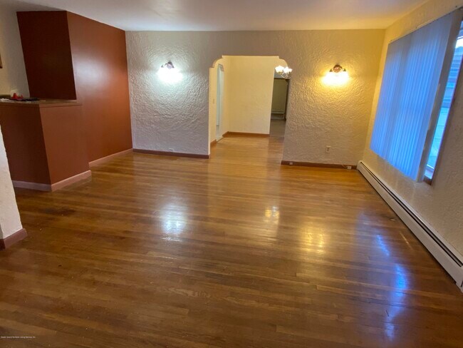 Building Photo - 323 Buel Ave