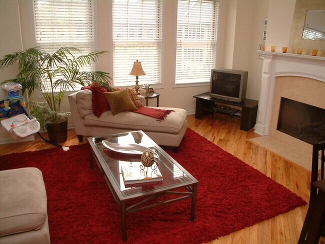 Foto del edificio - 1528 W Greenleaf Ave