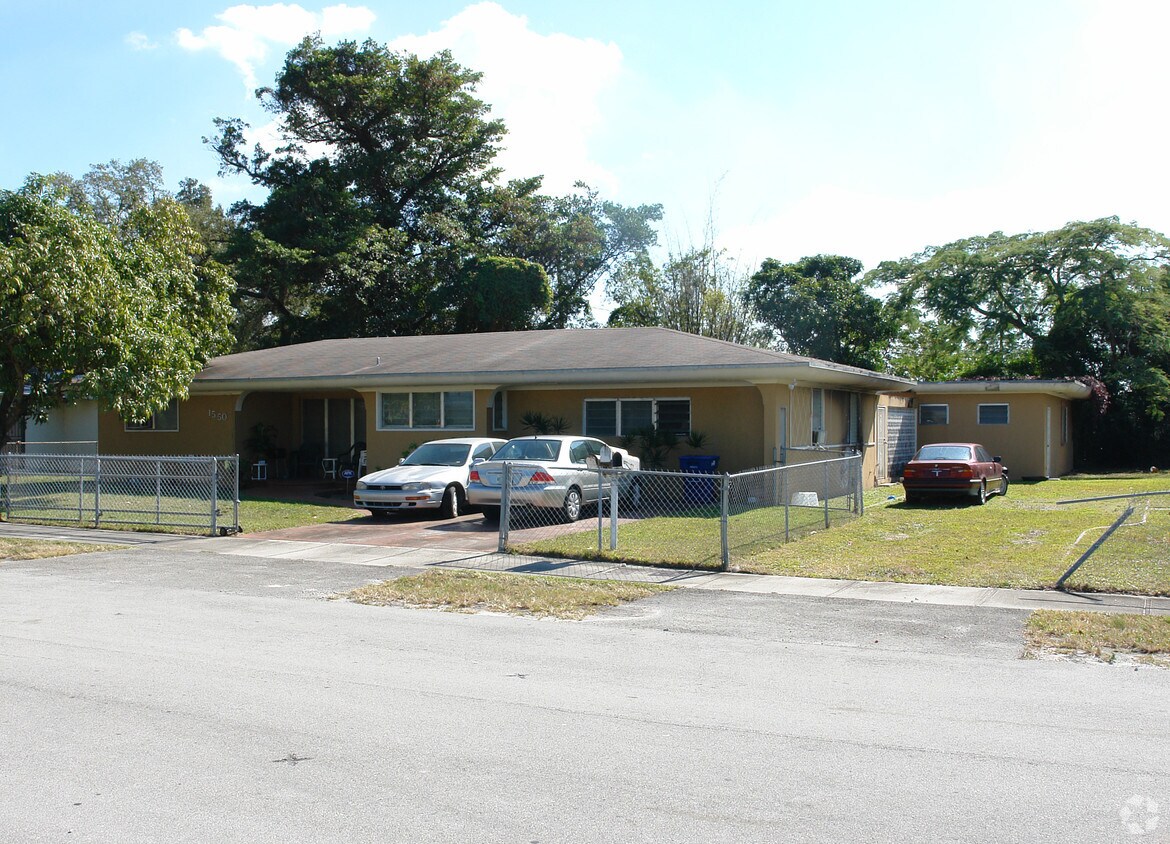 Primary Photo - 1550 NW 85th St