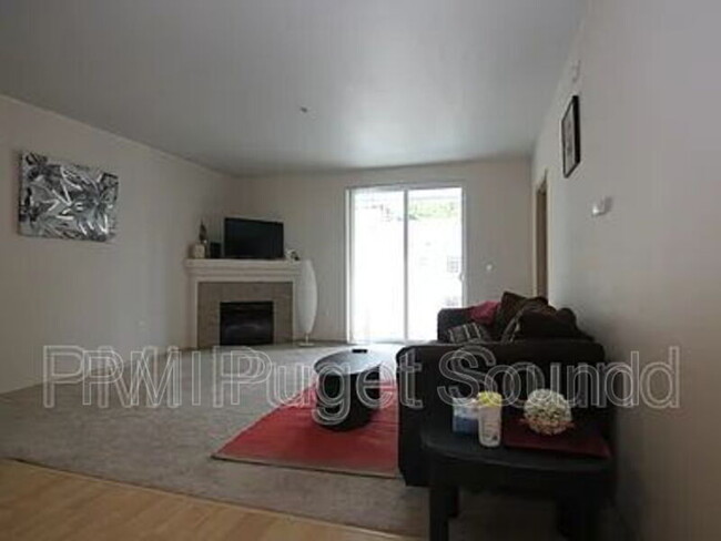 Building Photo - 2804 SE 8th Pl