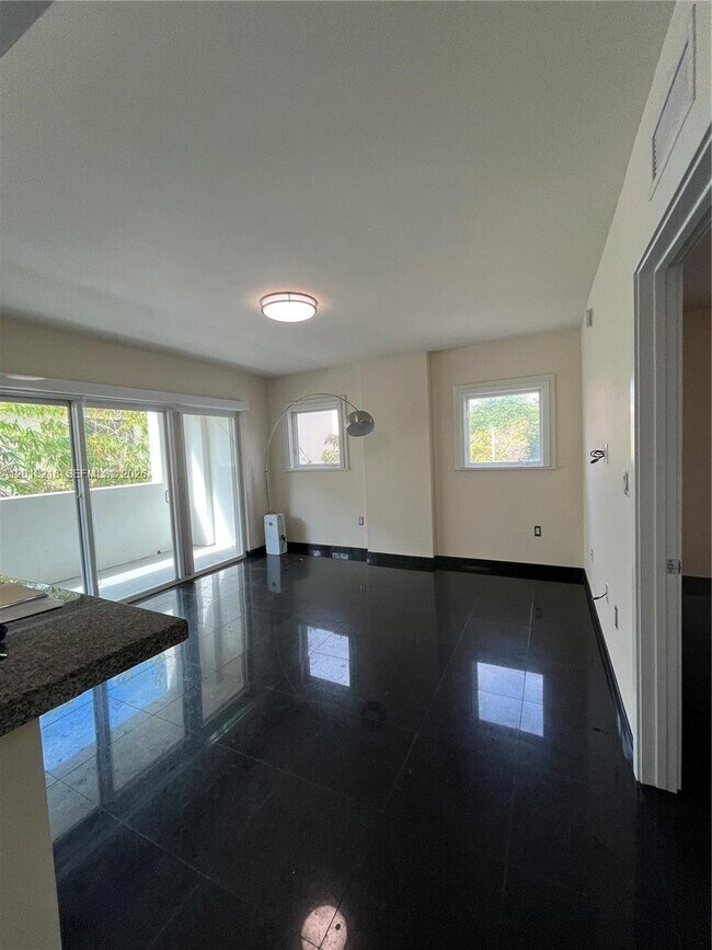 Foto del edificio - 2740 SW 28th Terrace