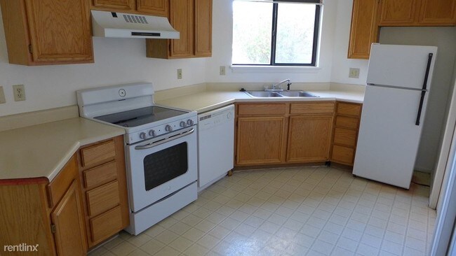 Building Photo - 4945 Twin Lakes Rd
