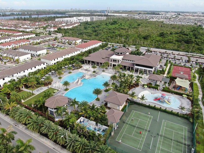 Foto del edificio - 8770 NW 99th Path