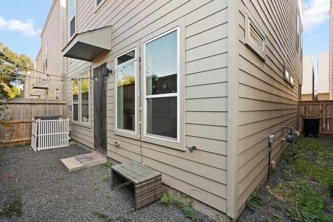 Foto del edificio - 620 Thornton Oaks Ln