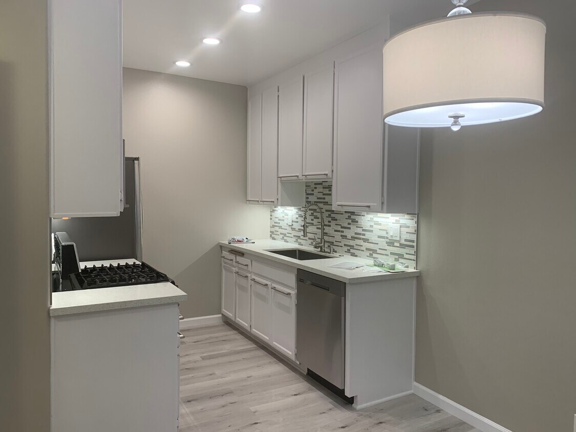 Foto principal - 15153 Burbank Blvd