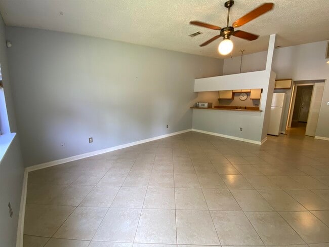 Building Photo - 2133 Sandpiper St