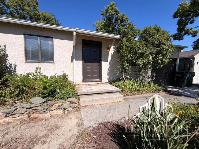 Foto del edificio - Beautifully, Updated 3BD/1.5BA Sacramento Home – Available Now!