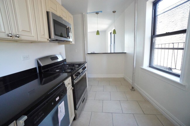 Building Photo - 201 W 83rd St
