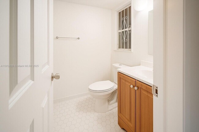 Foto del edificio - 11905 NE 2nd Ave