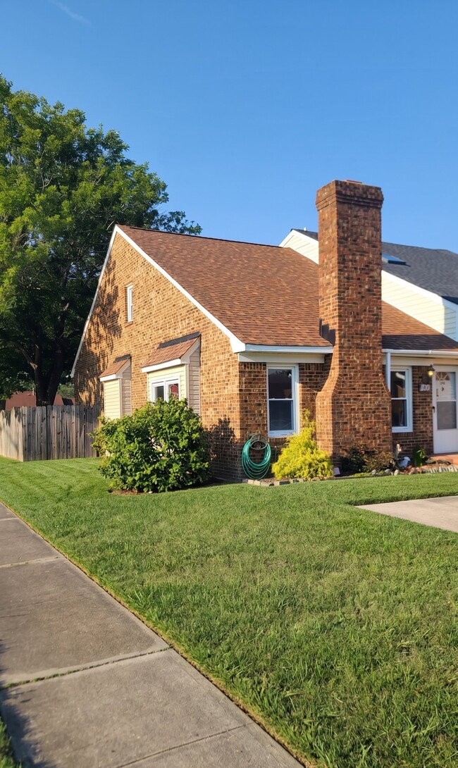 Building Photo - 1120 Crist Pl