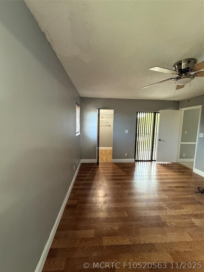 Building Photo - 2033 Coral Ridge Dr