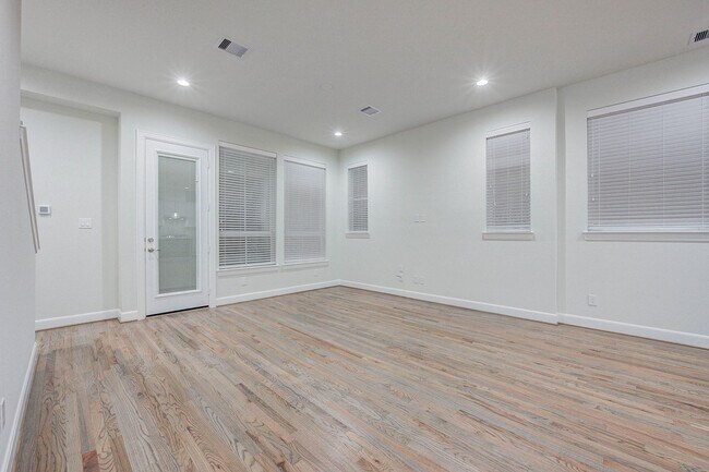 Foto del edificio - Magnificent Townhome!